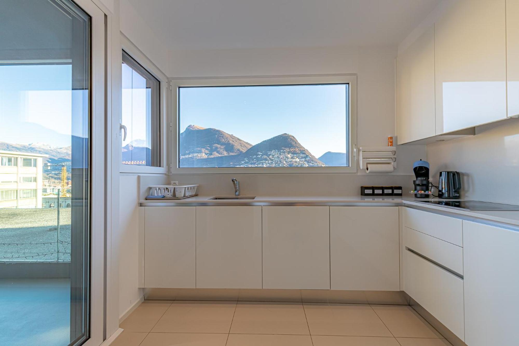 Apartment Imperial Of 3 With A View Behind The Station And 10 Min From The Of Lugano